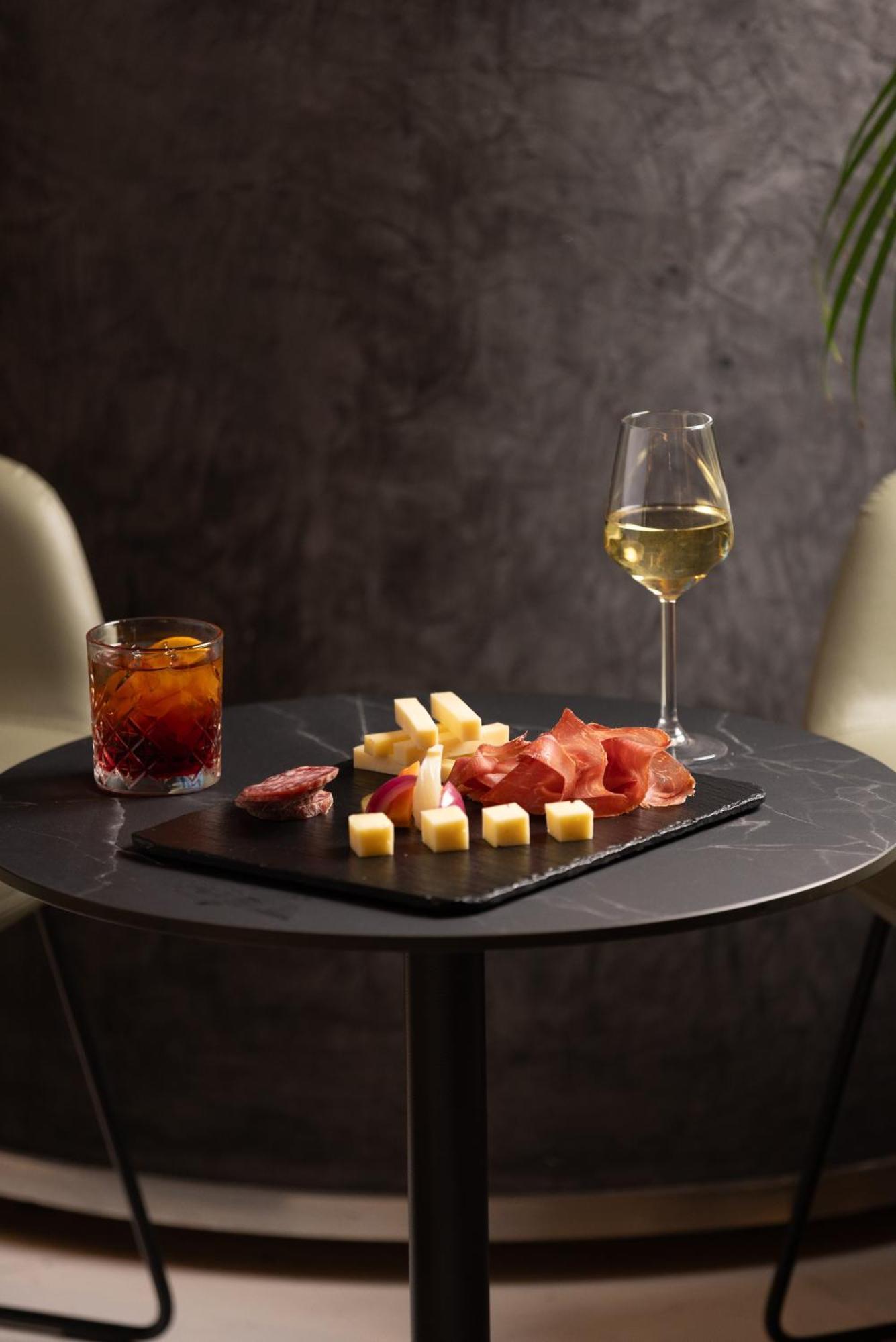 Una Hotels Malpensa Cerro Maggiore Екстер'єр фото